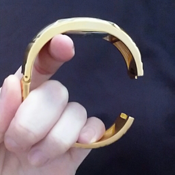 Watch - Picture 2 of 3